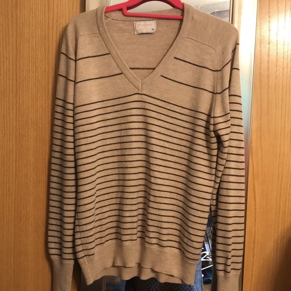 Vintage Hogan Med V neck striped sweater. 80’s 100% DuPont Orlon. Tan and brown